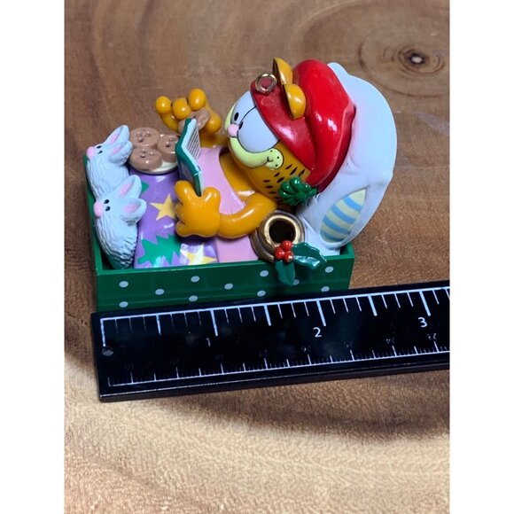 Vintage 1996 Garfield Holiday Cat Napping Christmas Enesco Ornament - Picture 8 of 9